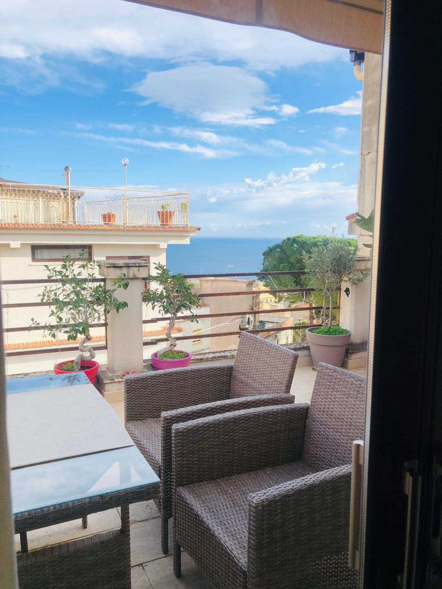 Casa-Lino Delizioso Appartamento Centro Taormina Luaran gambar