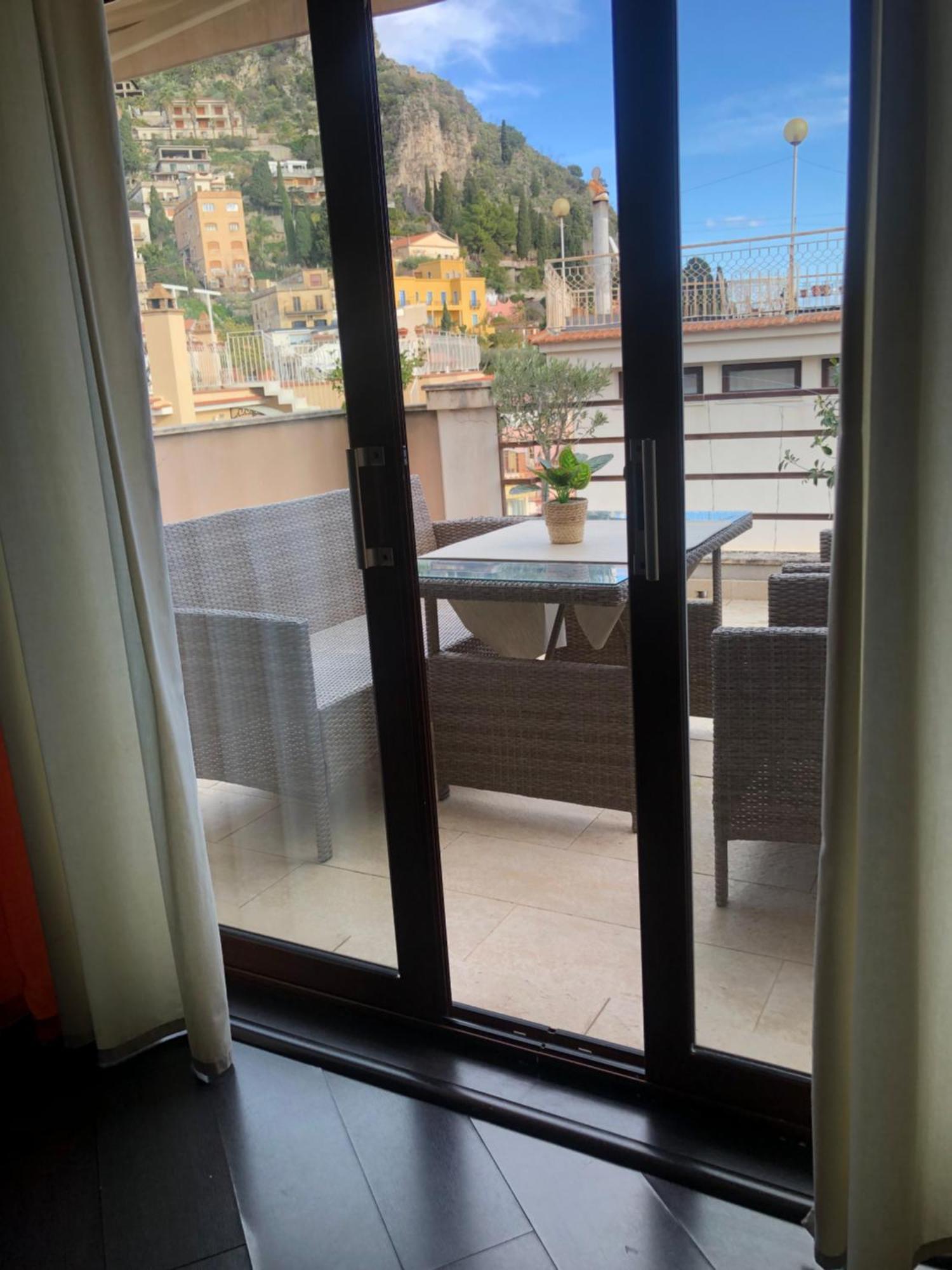 Casa-Lino Delizioso Appartamento Centro Taormina Luaran gambar